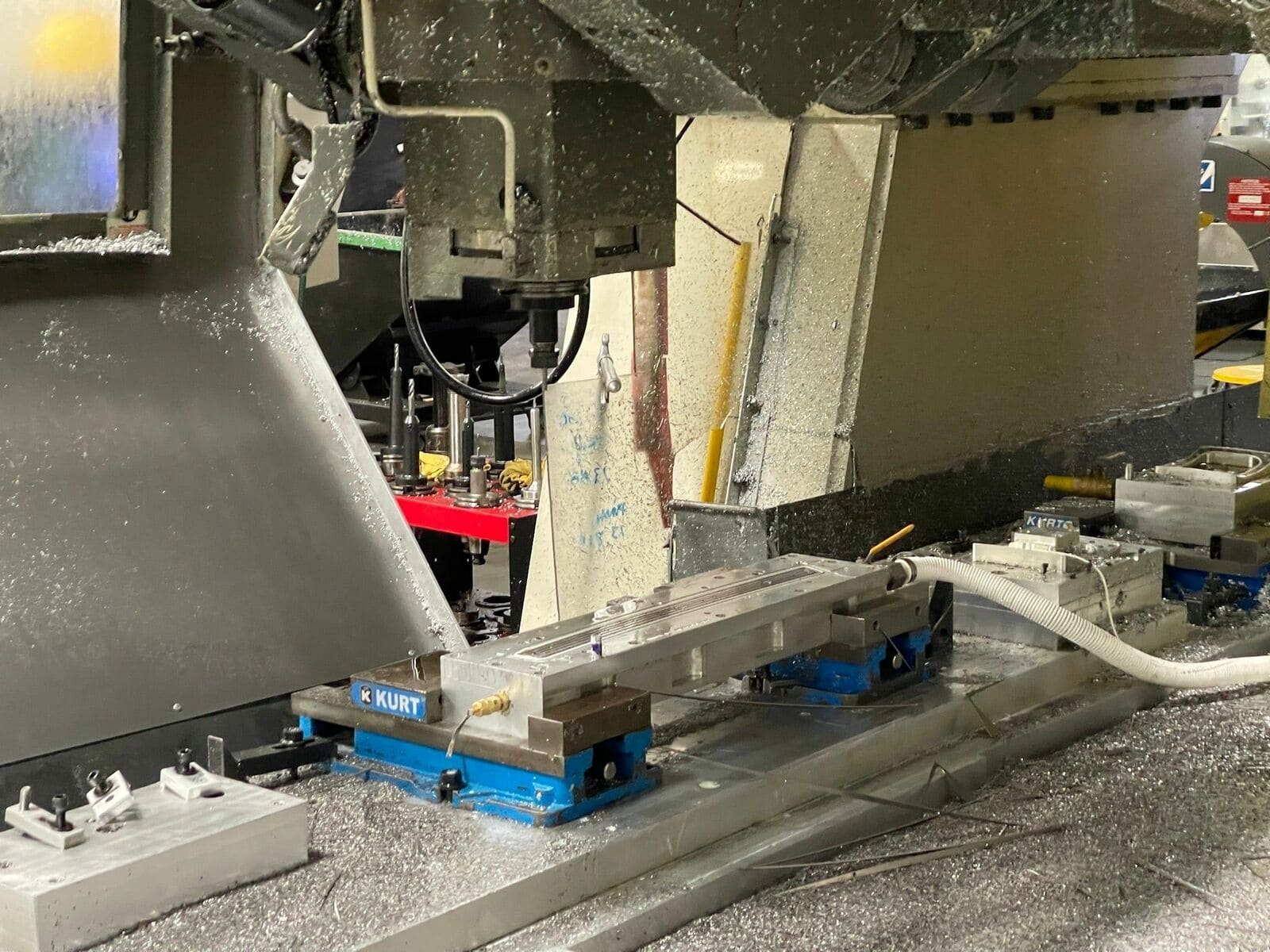 Cincinnati Milacron 30V 5-Axis Bridge Profiler - Under Power, Available Now, Offers Welcome - Image 4
