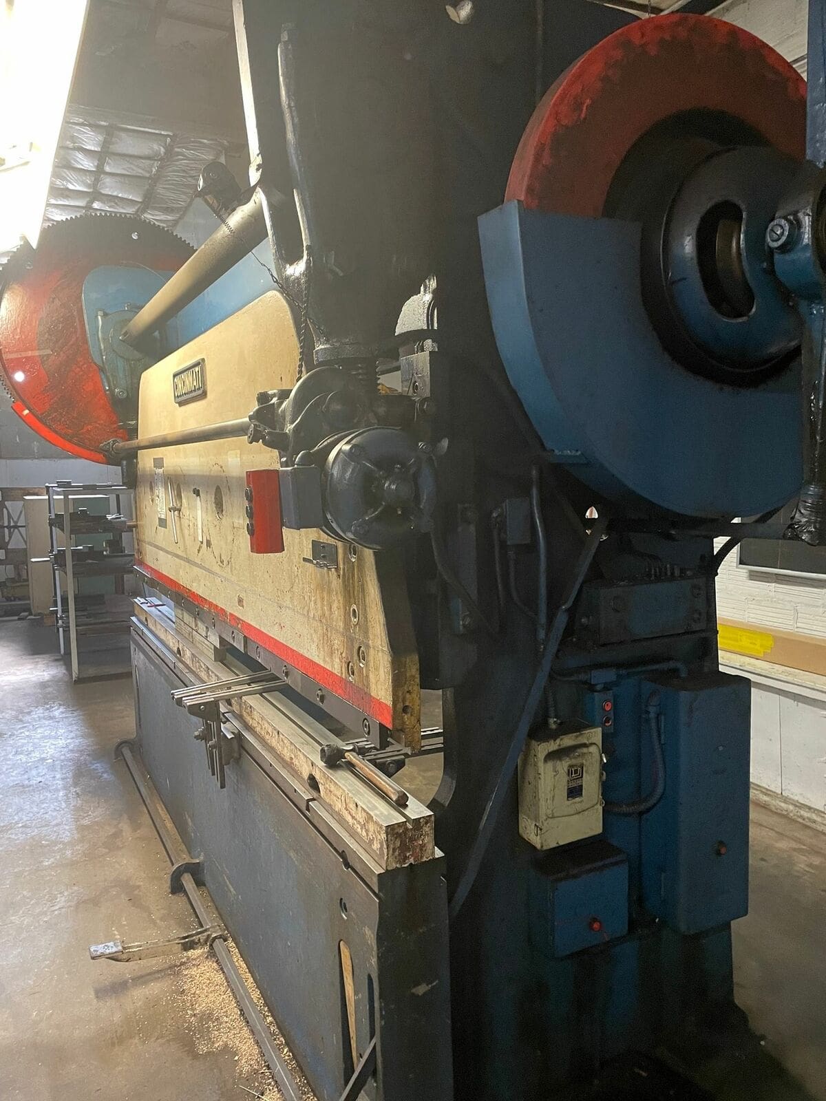 150 Ton x 10' Cincinnati Model 90 Press Brake - Under Power, Video - Image 2