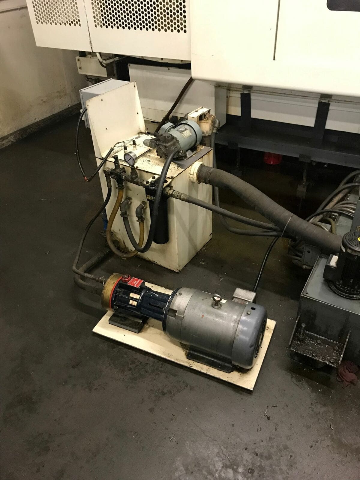 Kitamura Mycenter-500 500mm HMC, 1998 - 10,000RPM, CAT50, Chip Conveyor, High Pressure Coolant, 4th Axis, Coolant Thru Spindle - Image 9