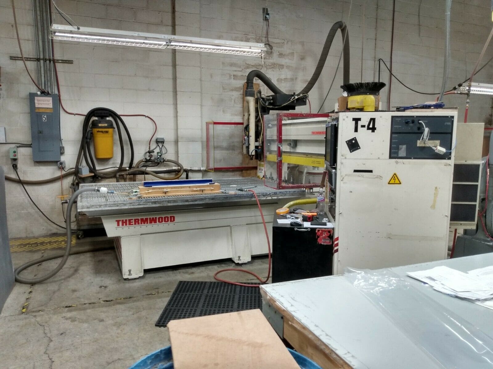 5' x 8' Thermwood Model 40 CNC Router, 2002 - 3 Axis, ATC - Image 3