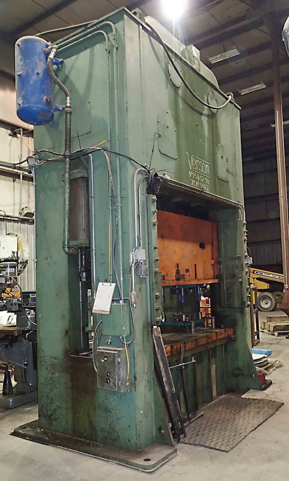 250 Ton Verson Model 250-S2-96 Straight Side Press- 42" x 96" Bed, 14" Stroke, 24" Shut - Image 4