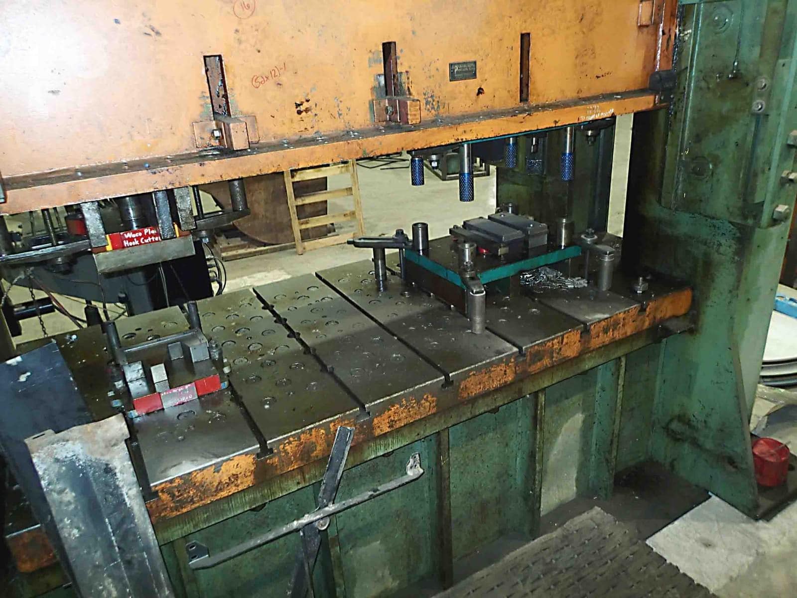 250 Ton Verson Model 250-S2-96 Straight Side Press- 42" x 96" Bed, 14" Stroke, 24" Shut - Image 2