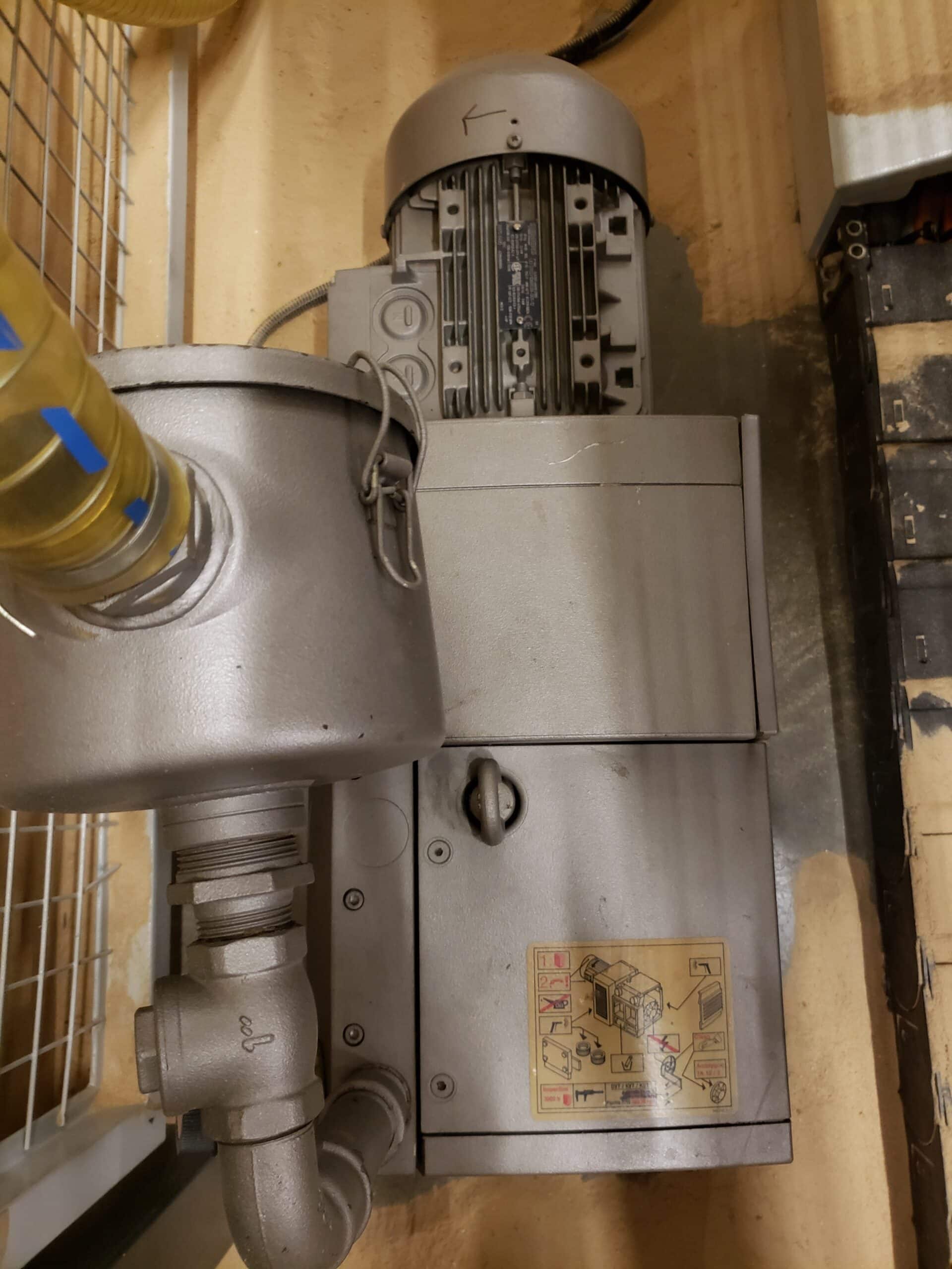 Weeke Venture 05S CNC Router, 2007 - Vacuum Pump, Scrap Conveyor, Handheld Pendant - Image 8