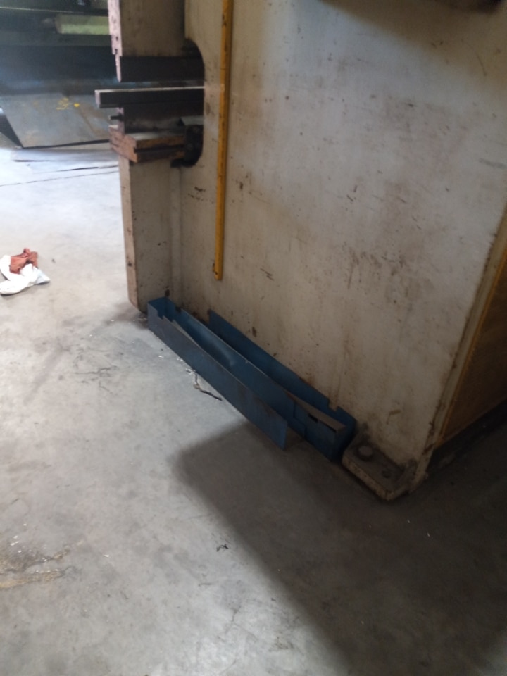 220 Ton x 12' Durma HAP 37200 Press Brake, 1997 - Single Axis Backgauge Control - TOOLING INCLUDED! - Image 10