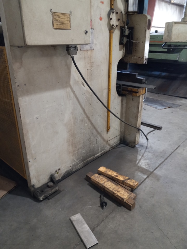 220 Ton x 12' Durma HAP 37200 Press Brake, 1997 - Single Axis Backgauge Control - TOOLING INCLUDED! - Image 11