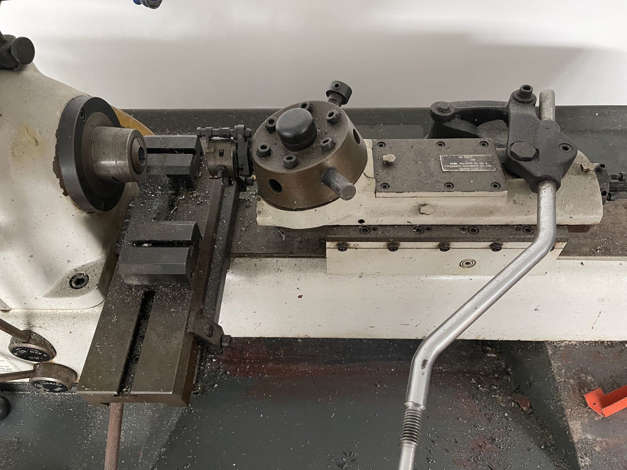 9" x 17" Victor 616 Turret Lathe - Image 2