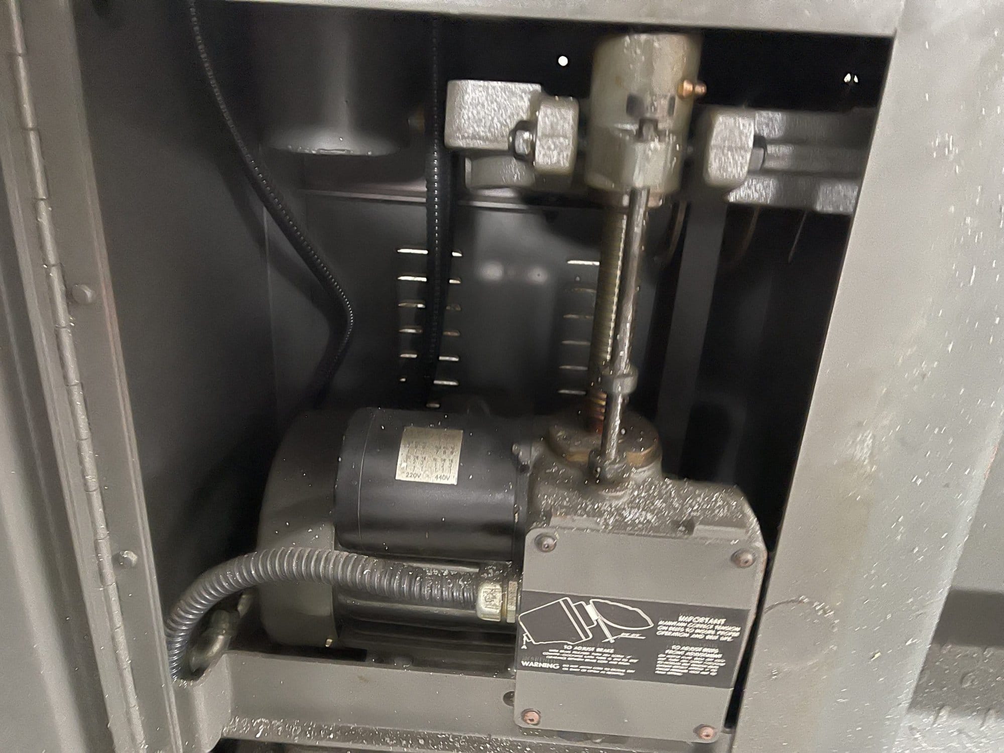 9" x 17" Victor 616 Turret Lathe - Image 3