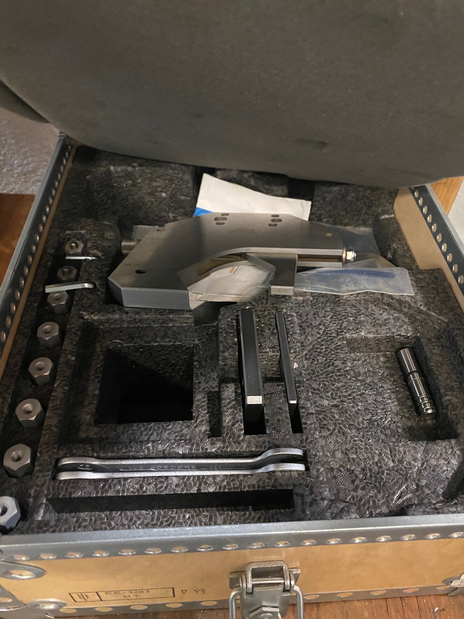 AgieCharmilles Cut 200P Wire EDM, 2013 - Autothread, Chiller, Transformer & Holding Fixtures Included - Image 4