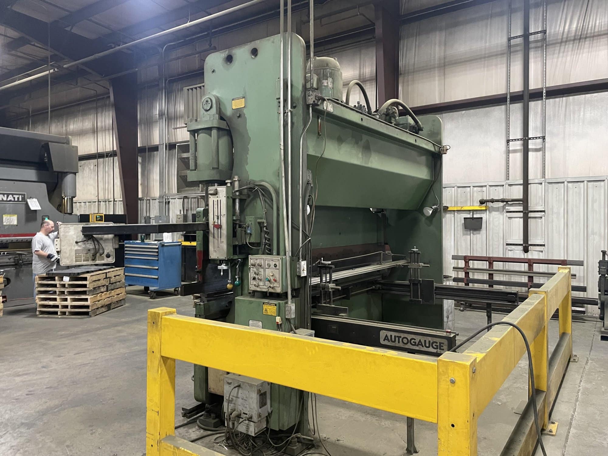 175 Ton x 12' Cincinnati 175CB x 10 CNC Press Brake - Image 7