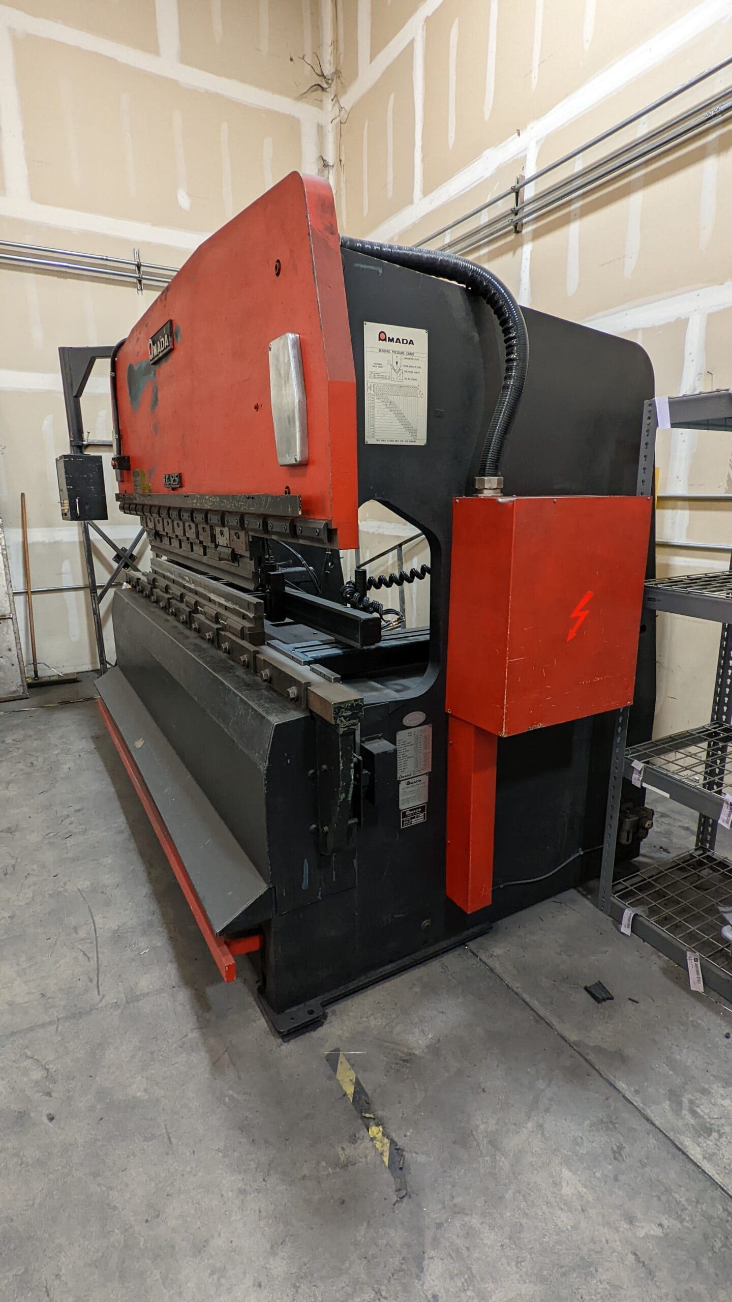 138 Ton x 10' Amada RG-125 CNC Press Brake, 1986 - Image 2