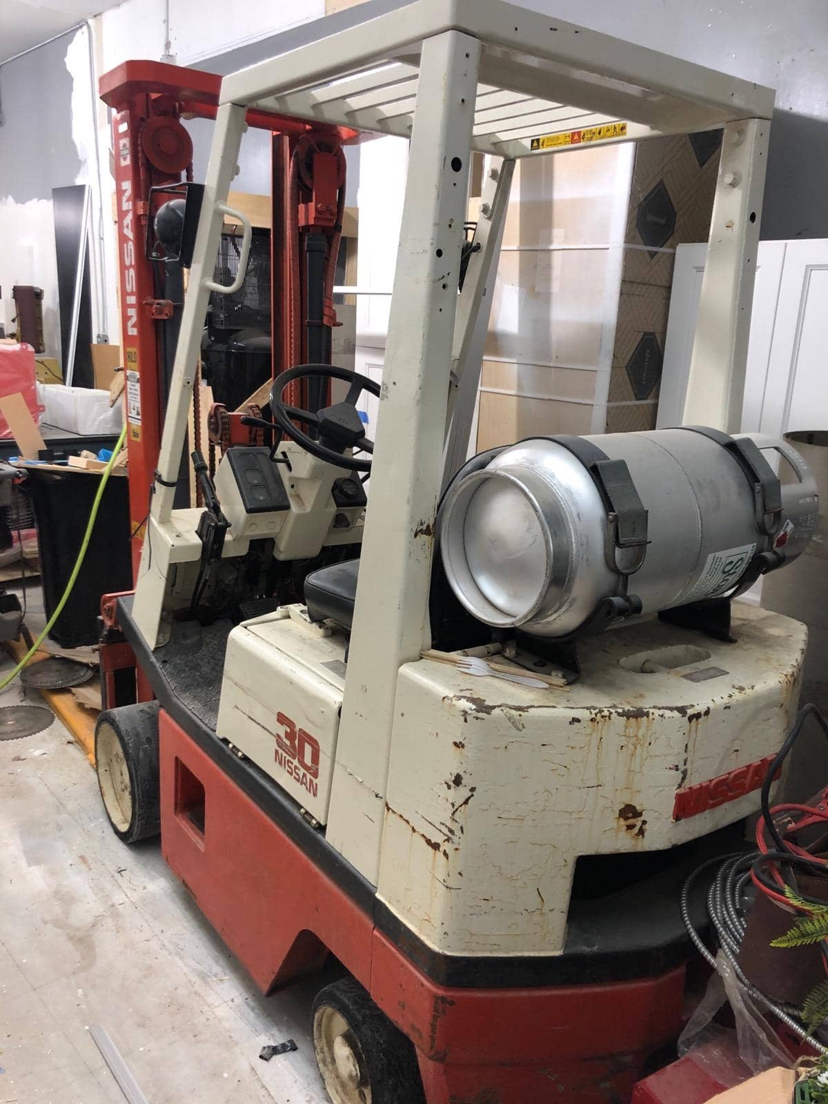 3000lb. Nissan CPH01A15V forklift, 1989 - New Battery - Image 2