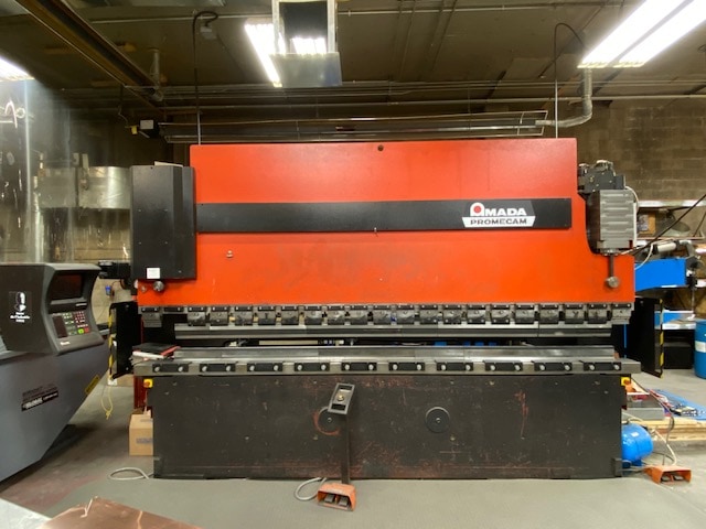 187 Ton x 13' Amada Promecam HFB 1704 CNC Press Brake 7-Axis, 1993 - Video, 30k of Tooling, New Spare Ram/Cylinder