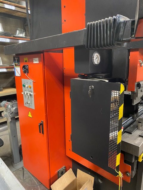 187 Ton x 13' Amada Promecam HFB 1704 CNC Press Brake 7-Axis, 1993 - Video, 30k of Tooling, New Spare Ram/Cylinder - Image 11