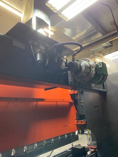 187 Ton x 13' Amada Promecam HFB 1704 CNC Press Brake 7-Axis, 1993 - Video, 30k of Tooling, New Spare Ram/Cylinder - Image 12