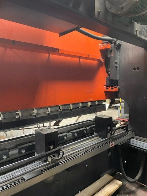 187 Ton x 13' Amada Promecam HFB 1704 CNC Press Brake 7-Axis, 1993 - Video, 30k of Tooling, New Spare Ram/Cylinder - Image 3