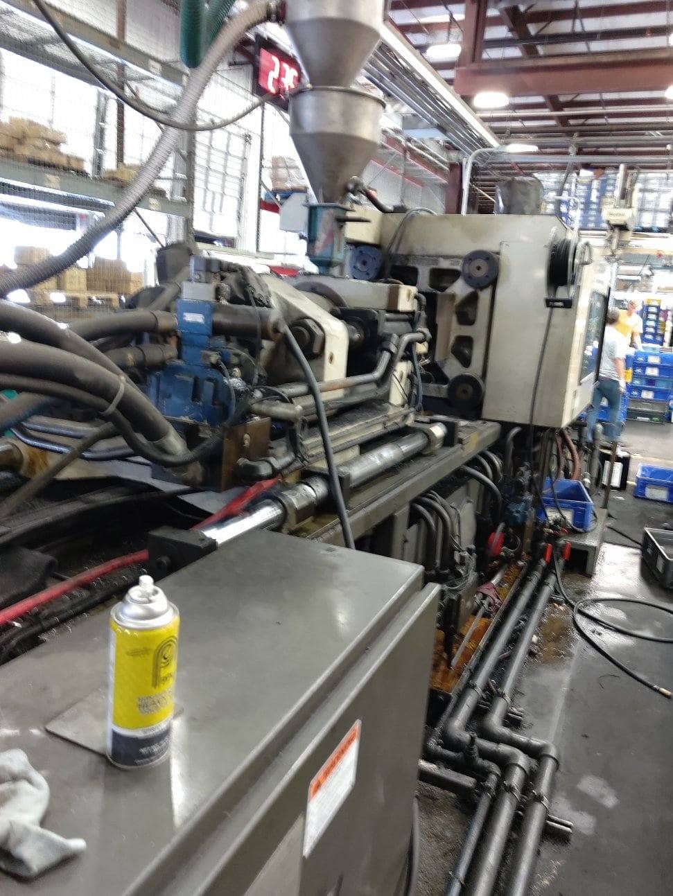 250 Ton, 29oz Cincinnati VH 250-29 Plastic Injection Molding Machine, 1993 - Image 3
