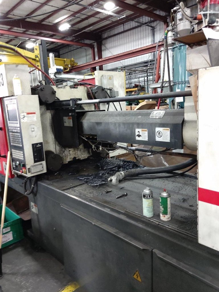 220 Ton, 29oz Cincinnati NT 220-29 Plastic Injection Molding Machine, 2000 - Image 3