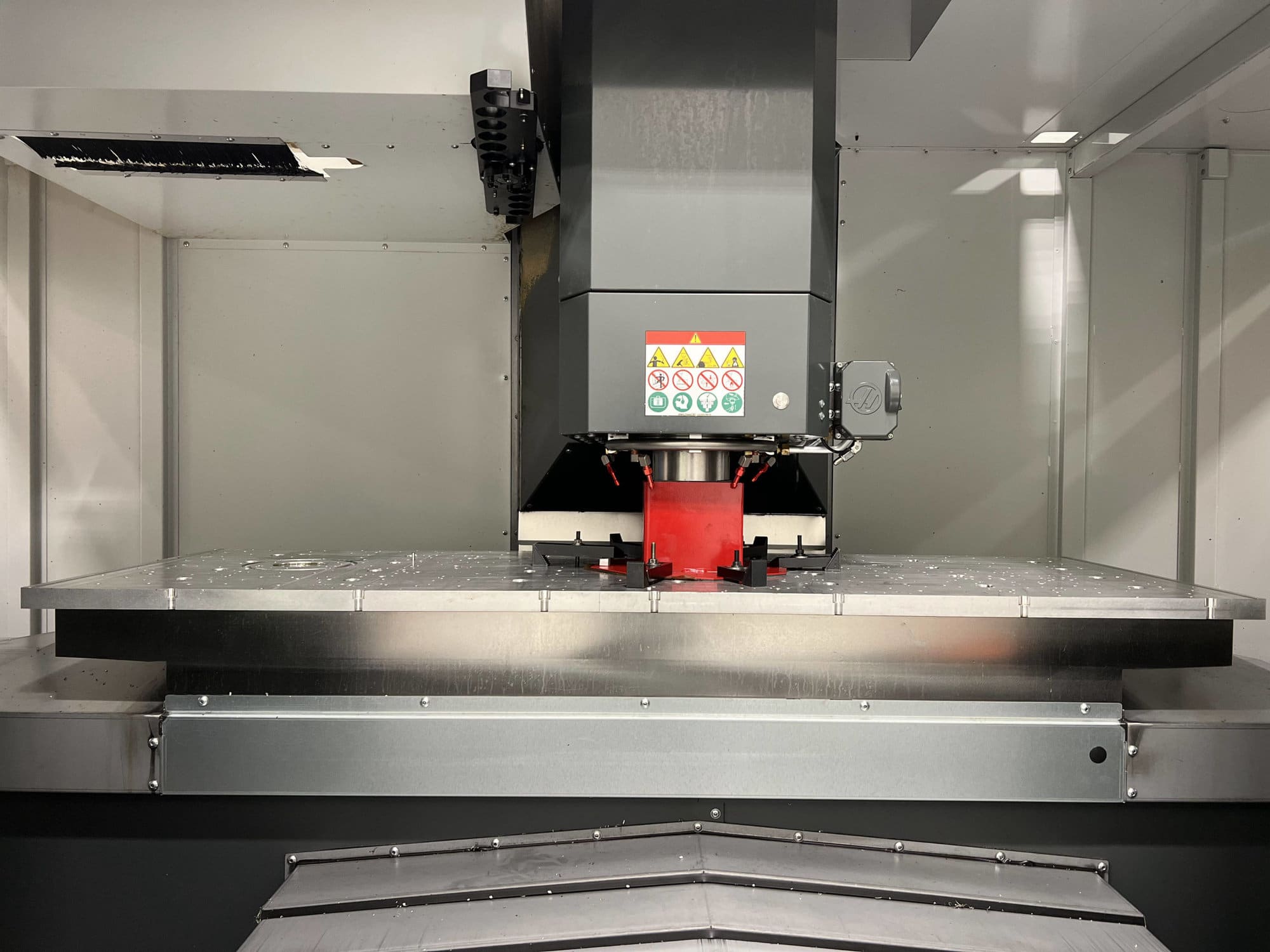 Haas VF-6 VMC, 2021 - Tooling Included, Fixture Plate, Next Gen Control, Chip Auger, Low Hours - Image 5