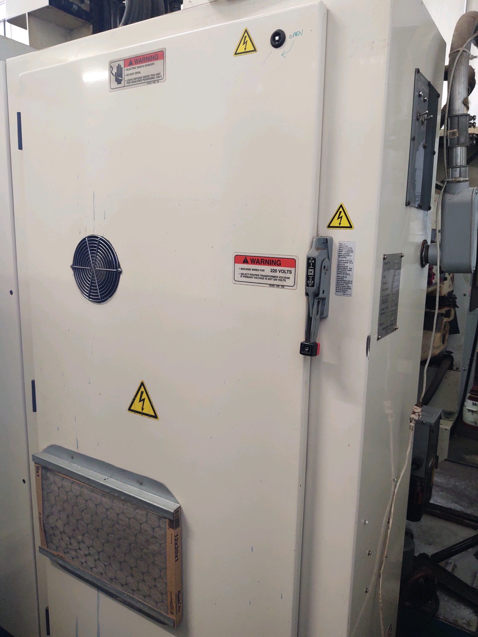 Okuma Crown MC-V4018 CNC Vertical Machining Center - 2005 - Image 12