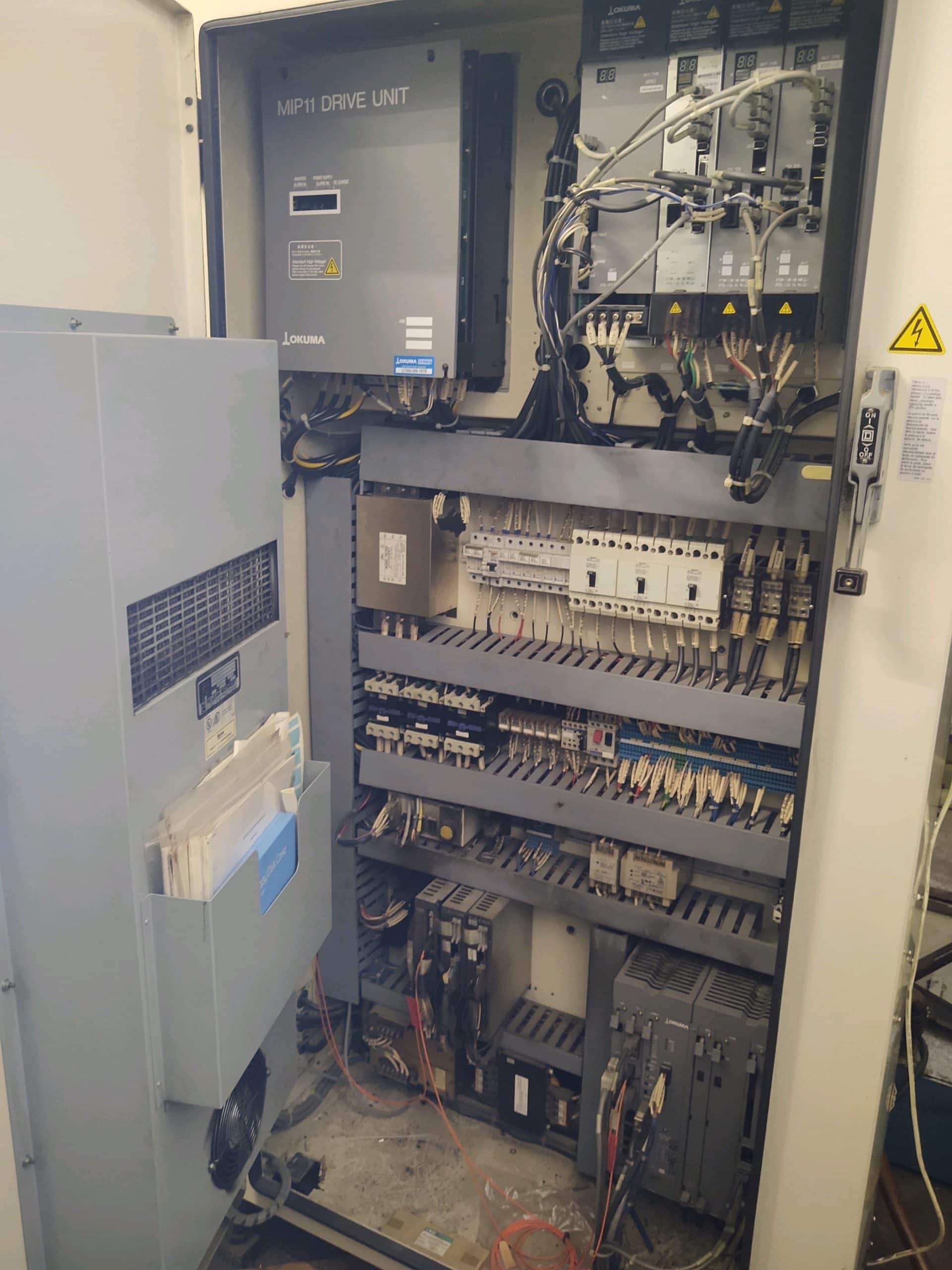 Okuma Crown MC-V4018 CNC Vertical Machining Center - 2005 - Image 10