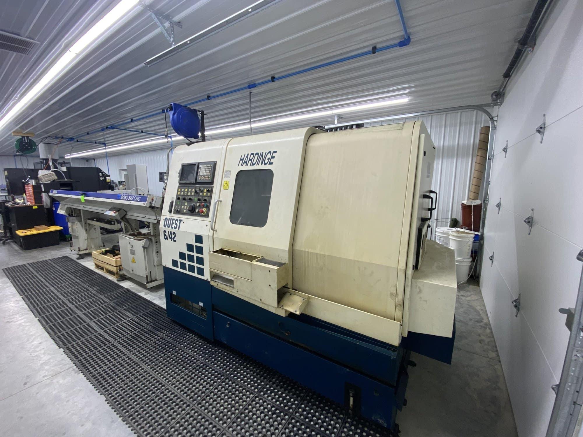 Hardinge Quest 6/42 CNC Lathe, 2003- BOSS Bar Feeder, Tailstock - Image 2