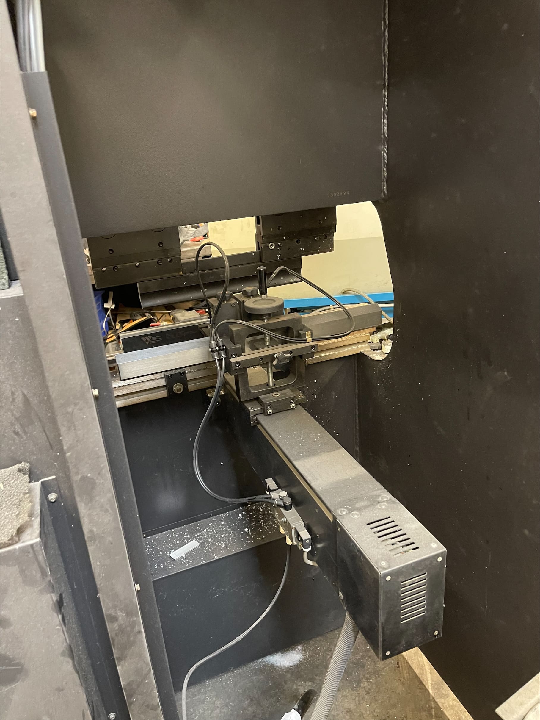 28 Ton x 30" Toyokoki APB-286 CNC Servo Electric Press Brake - Image 4
