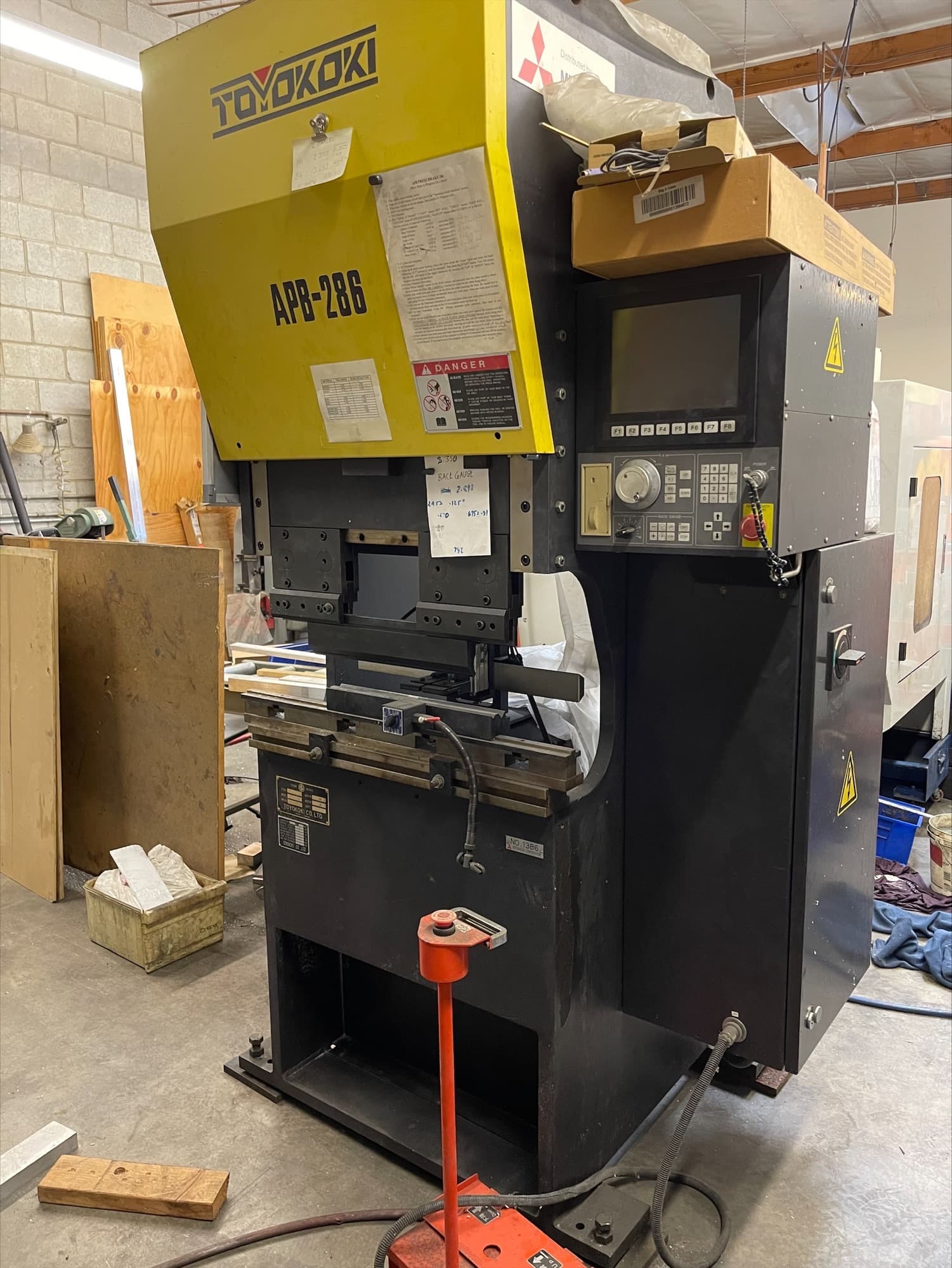 28 Ton x 30" Toyokoki APB-286 CNC Servo Electric Press Brake - Image 2