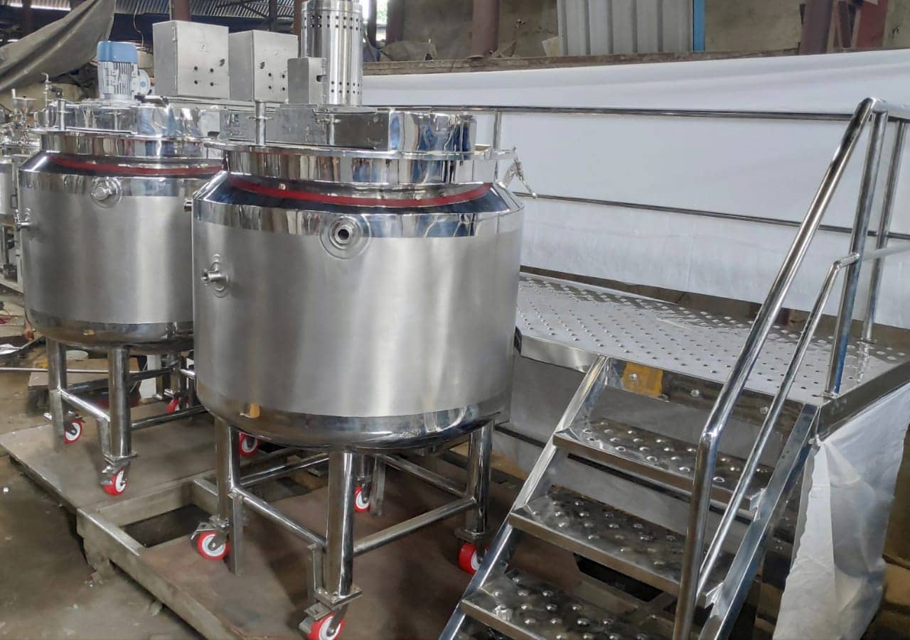 132 Gallon Stainless Steel Mixing Tanks- Homogenization Agitation, Electric Heat Jacketed, PLC Controller, Bottom Discharge W/ Motor, On Castor Wheels (1)