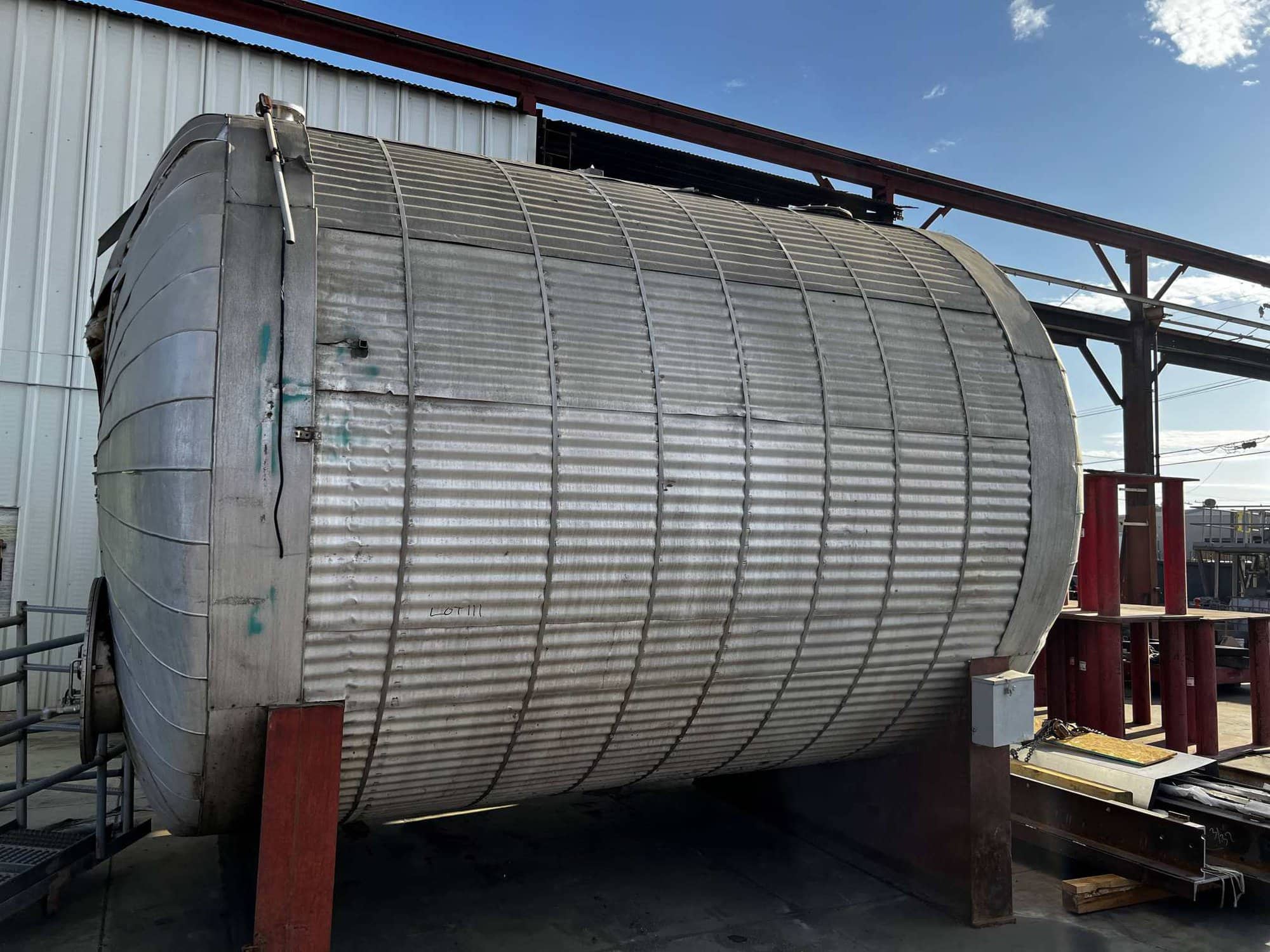 8,000 Gallon SS Horizontal Insulated Tank
