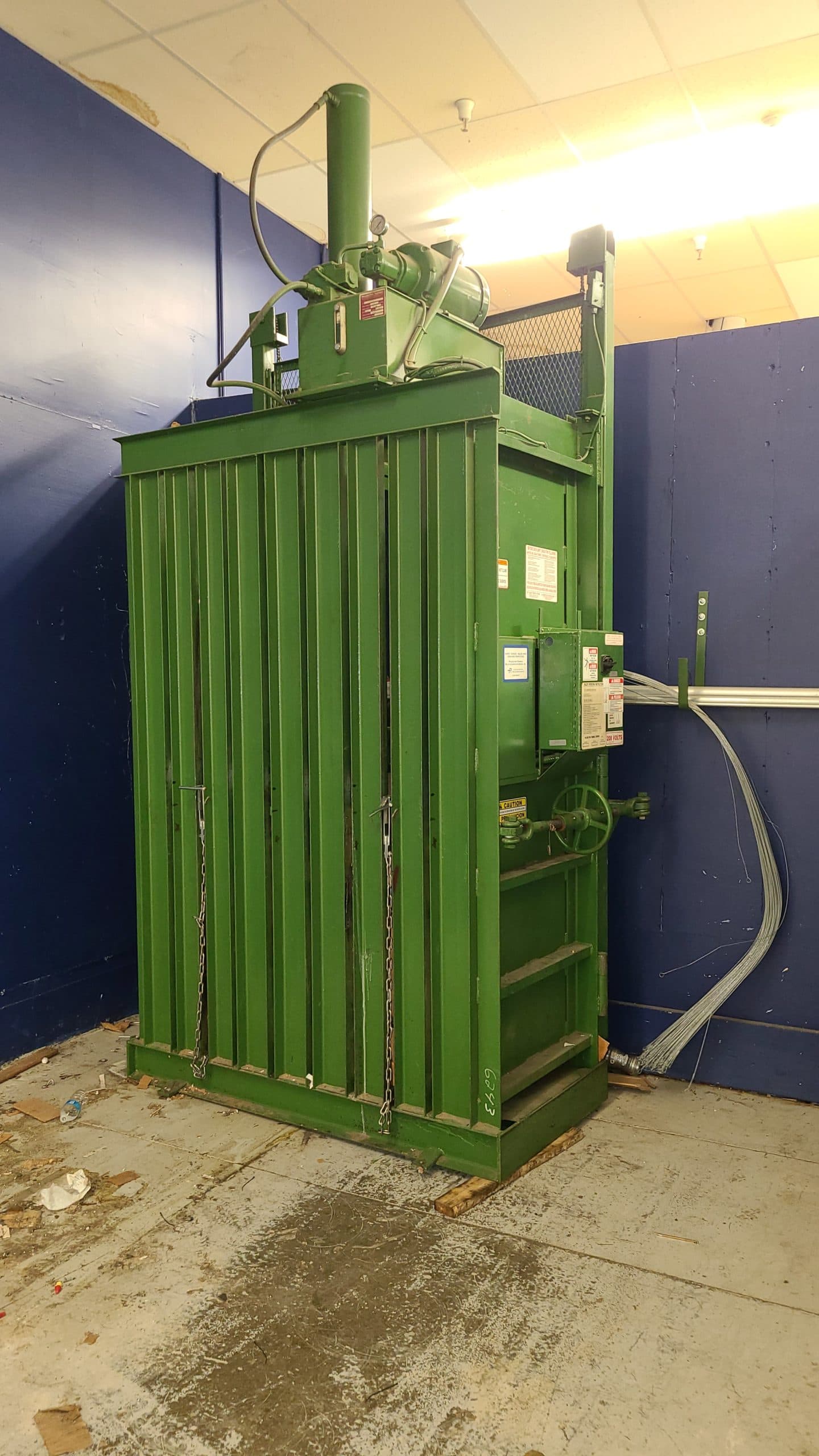 Philadelphia Tramrail Cardboard Vertical Baler, 1996- 30"x 48" Chamber