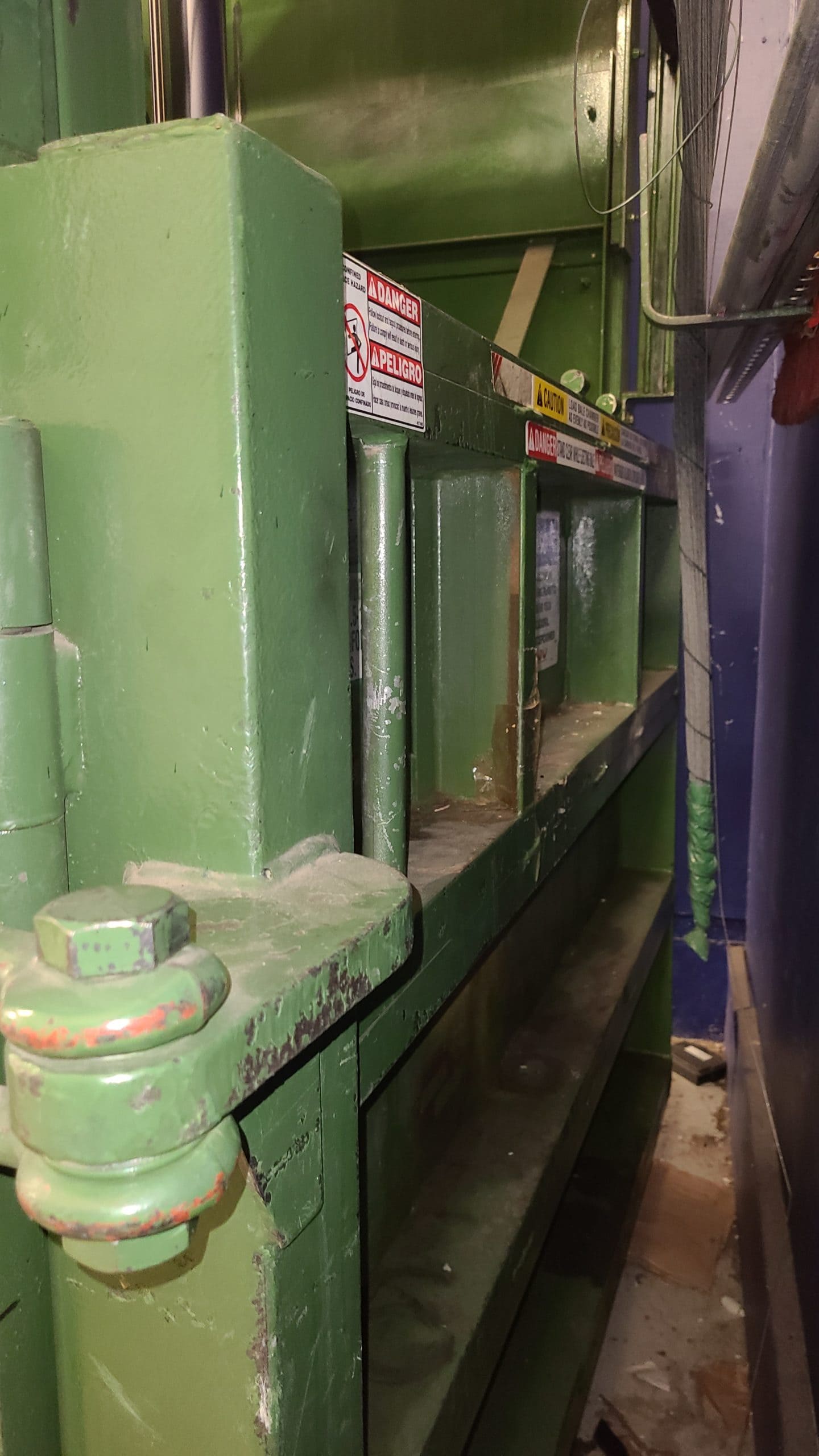 Philadelphia Tramrail Cardboard Vertical Baler, 1996- 30"x 48" Chamber - Image 4