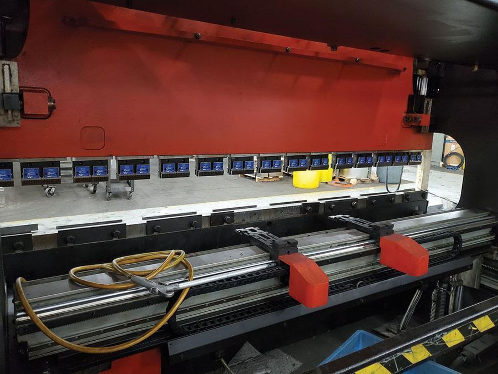 110 Ton x 10' Amada HFE 100-3S CNC Press brake, 2001- 4-Axis Backgauge (X,R,Z1/Z2) - Image 4