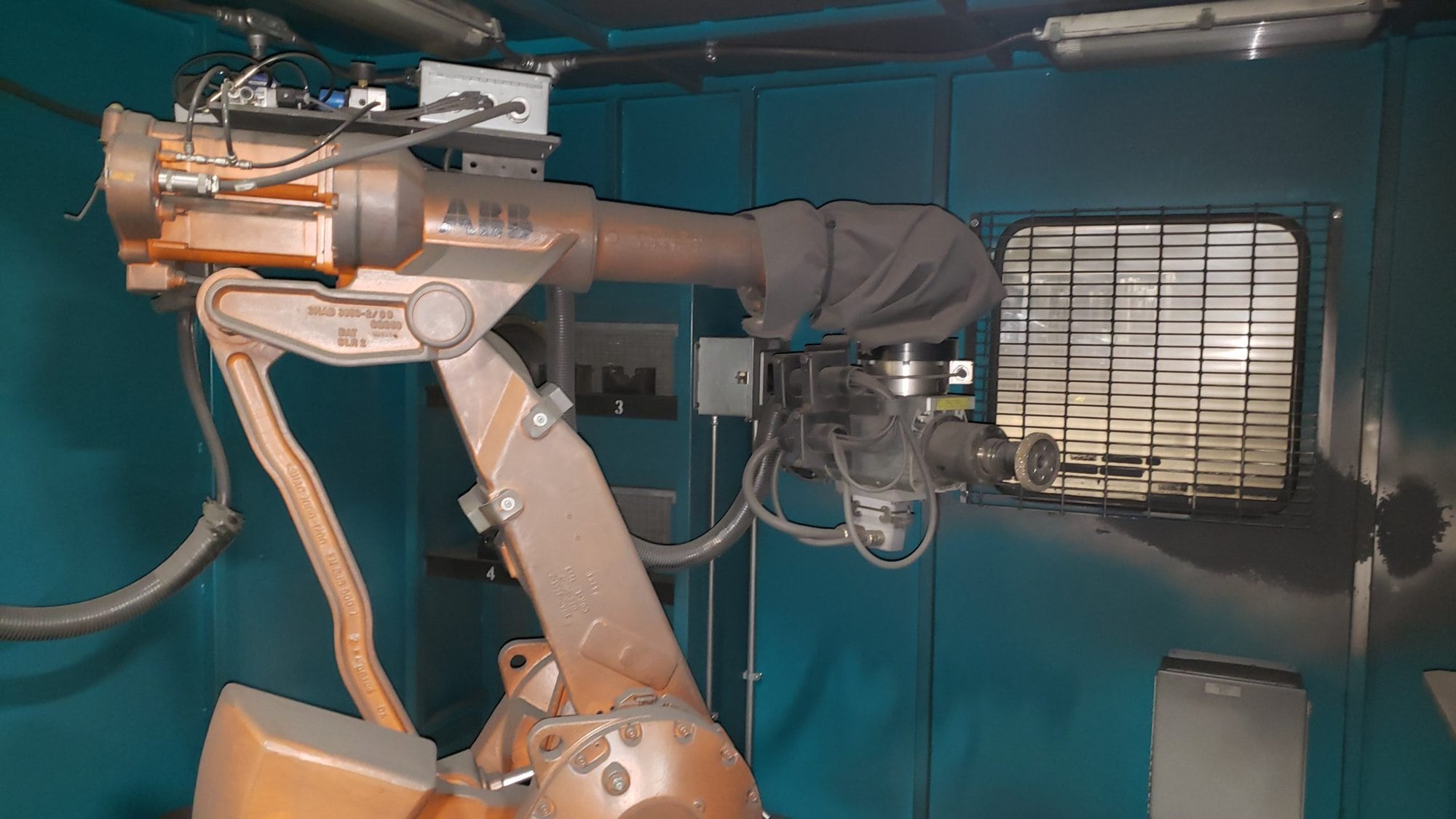 Vulcan Engineering CO 424FS FOXALL Robotic Casting Finishing Cell, 2015- 6 Axis ABB IRB 4400 IP67 Foundry Robot - Image 6