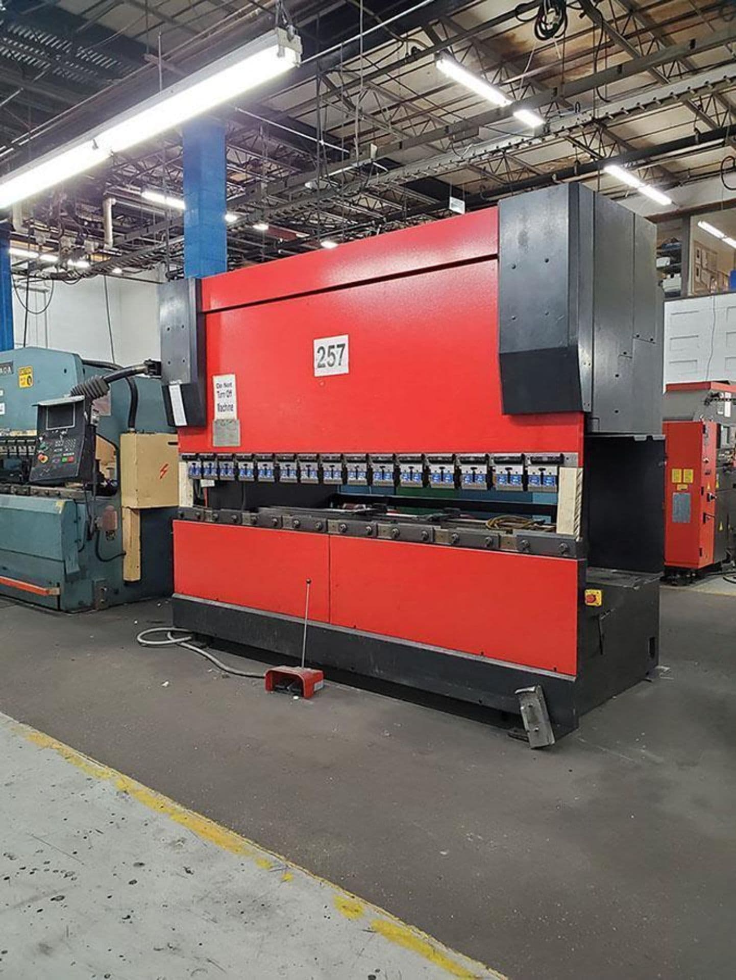 110 Ton x 10' Amada HFE 100-3S CNC Press brake, 2001- 4-Axis Backgauge (X,R,Z1/Z2) - Image 2