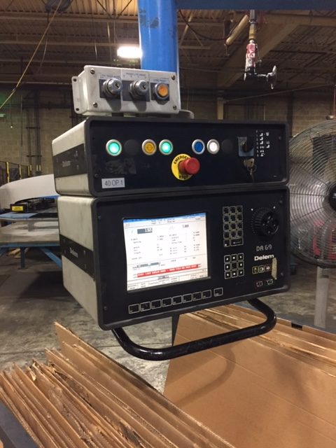 138 Ton X 10' Finn-Power B125-3060 CNCPress Brake, 2004 - 6-Axis Backgauge, Wila Tooling, Sick Safety Light Curtains, Transformer, Delem 69 CNC Control - Image 3