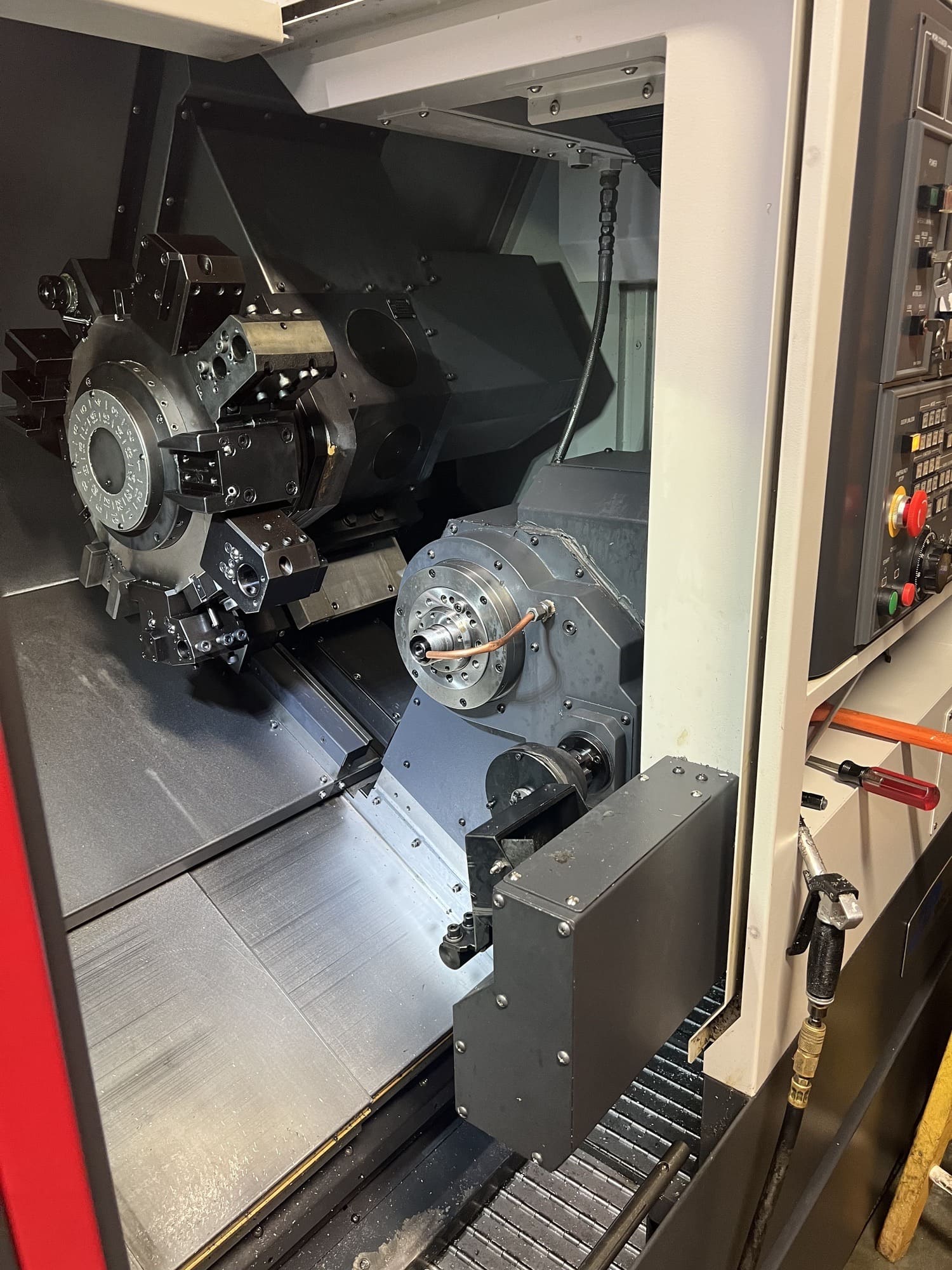 SMEC SL 2000SY CNC Lathe, 2019 - Parts Catcher, Y Axis, Sub Spindle, Fanuc Control - Image 7
