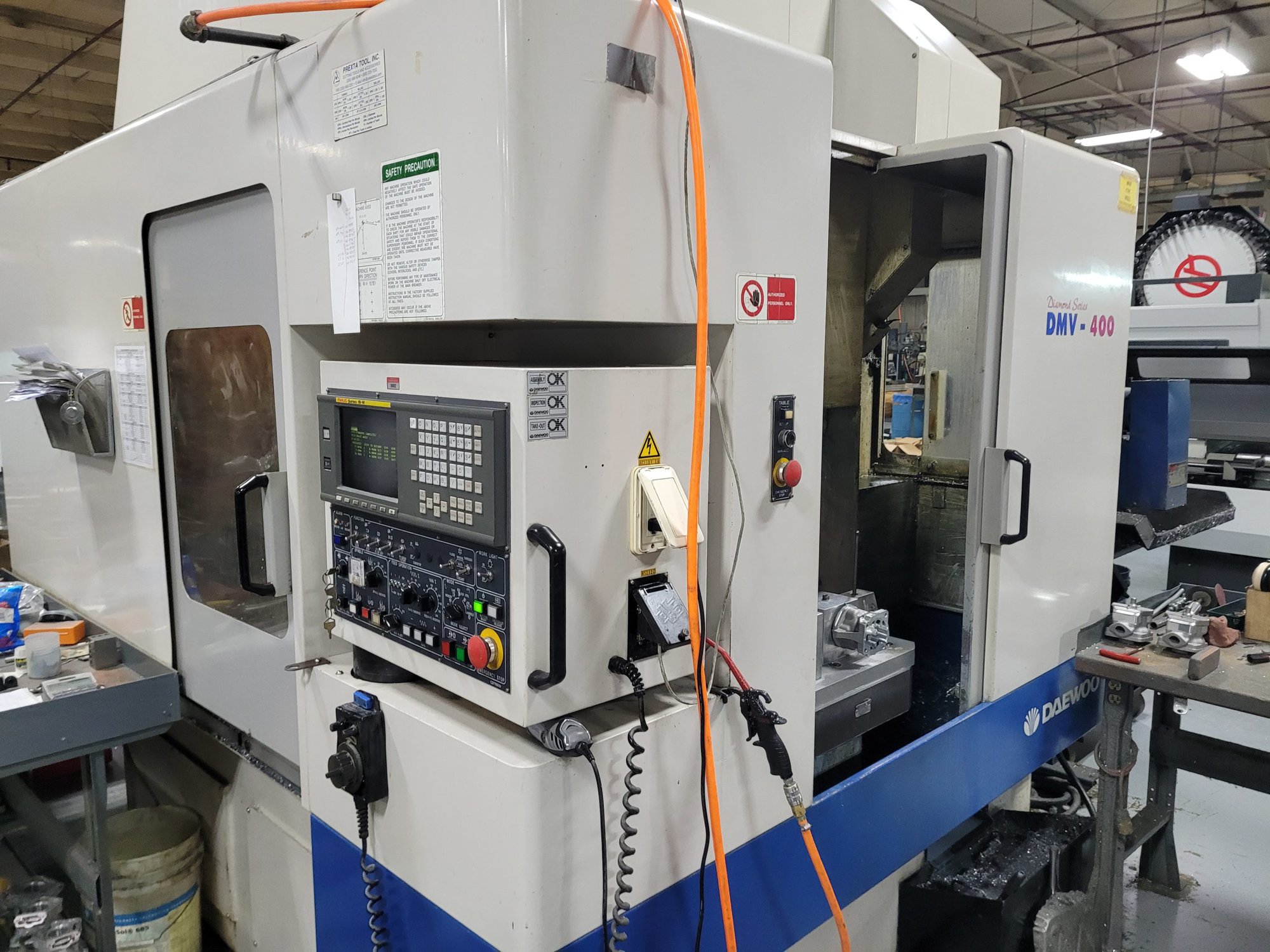 Daewoo DMV-400 VMC, 1998 - Fanuc 18, APC - Image 2