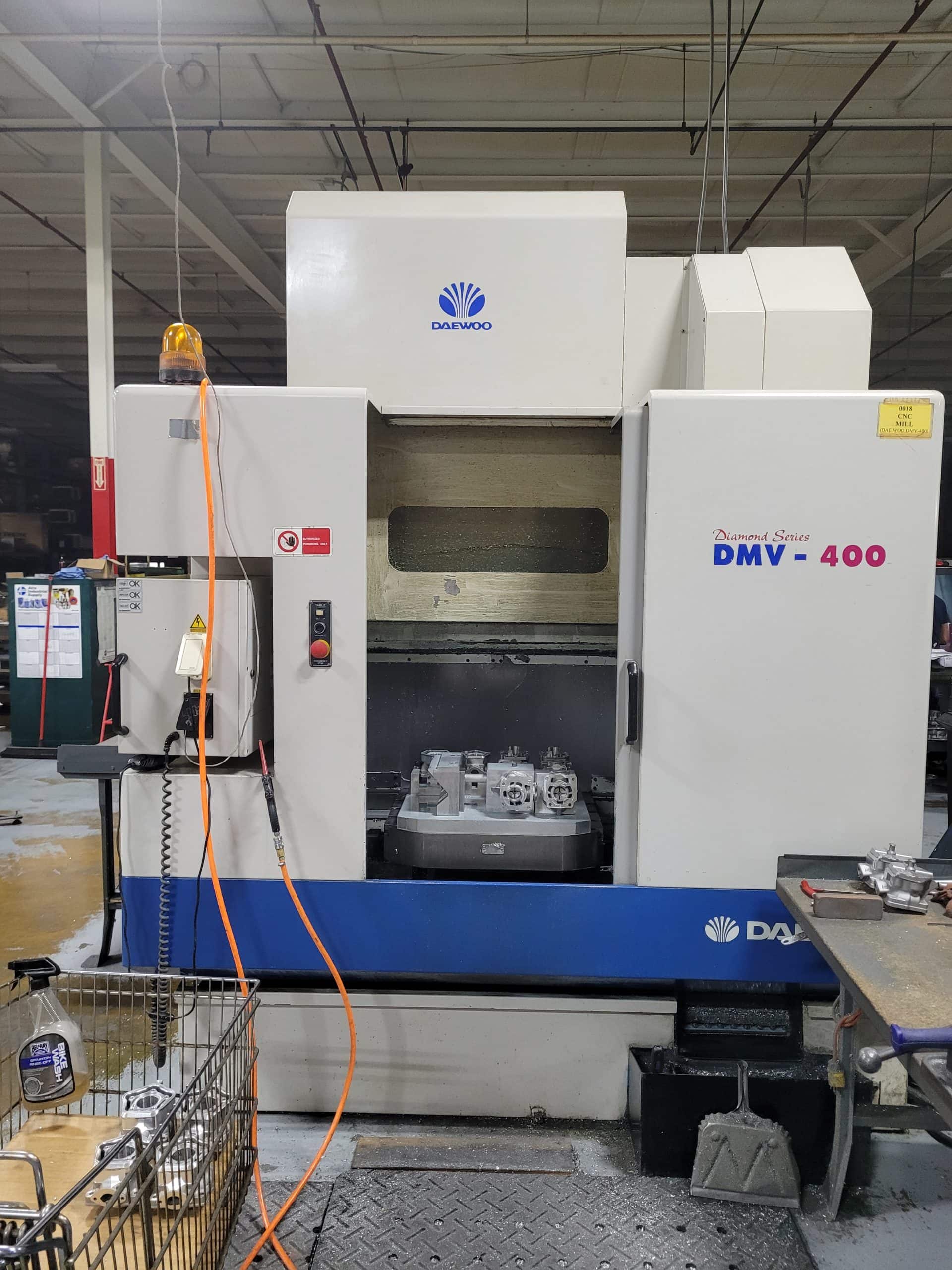 Daewoo DMV-400 VMC, 1998 - Fanuc 18, APC