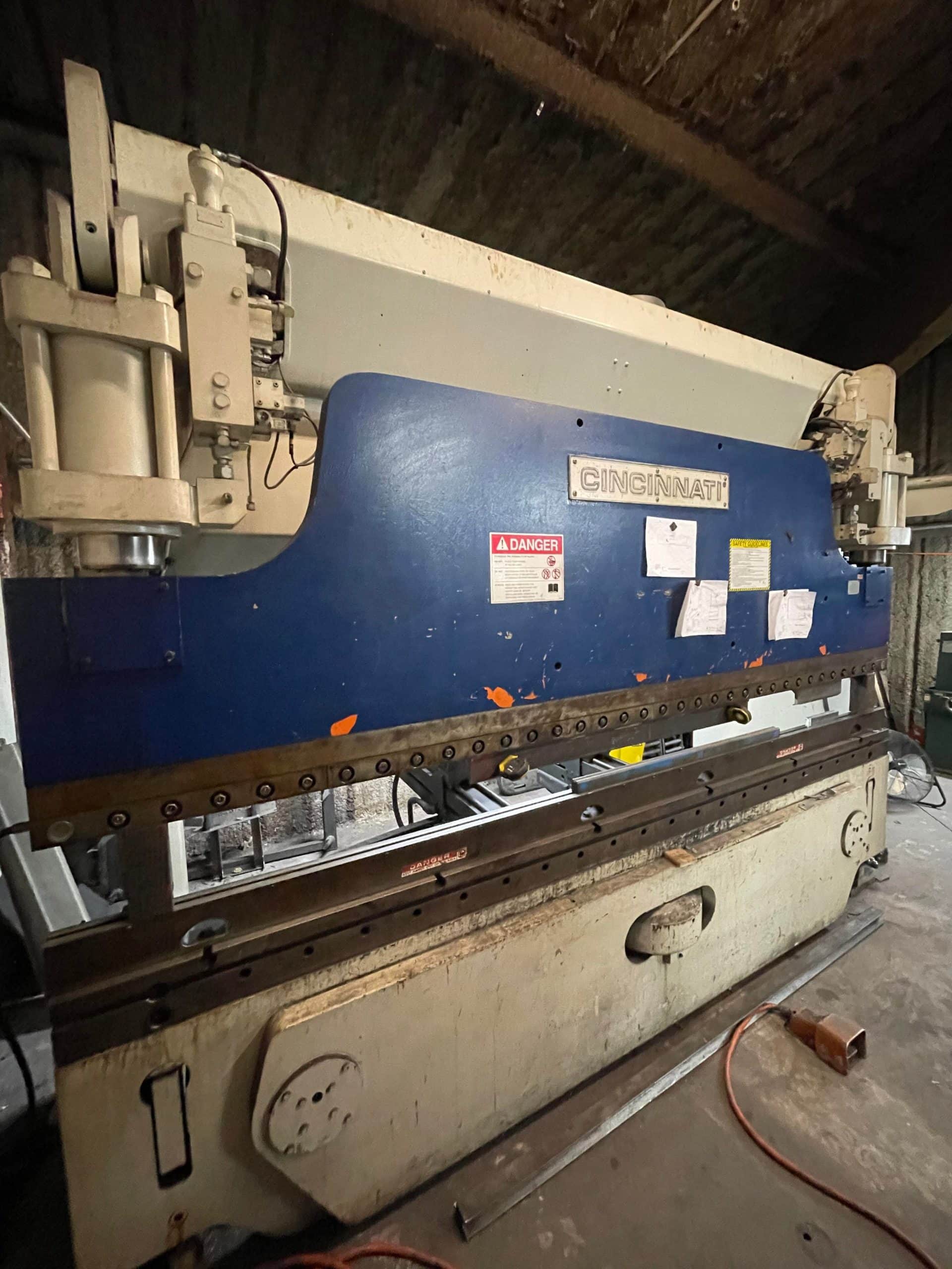 135 Ton x 10' Cincinnati 135AF CNC Press Brake, 1990- w/ Updated Control and 6 Axis Backgauge - Image 4
