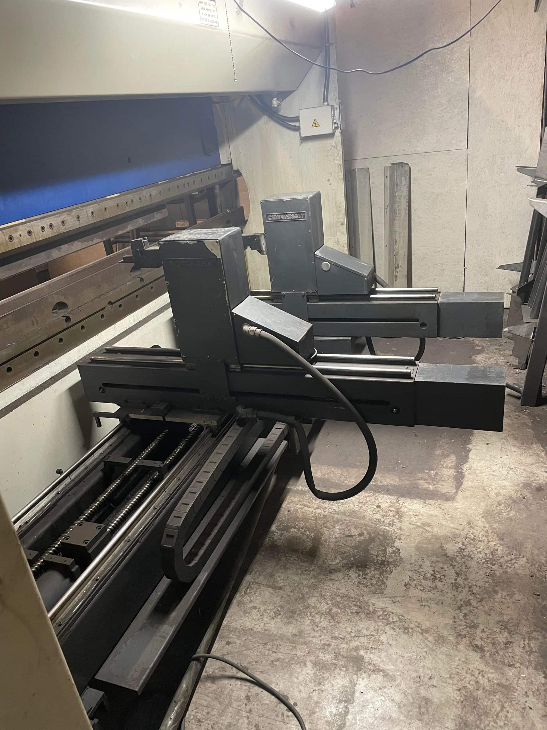 135 Ton x 10' Cincinnati 135AF CNC Press Brake, 1990- w/ Updated Control and 6 Axis Backgauge - Image 3