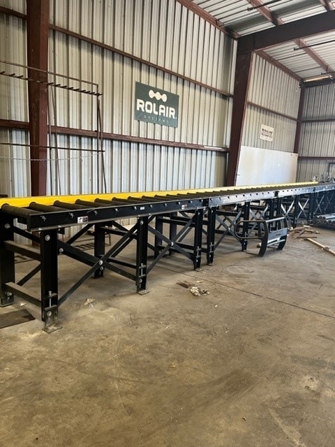 18" x 22" HydMech V18 APC-60 Vertical Bandsaw, 2021w/ conveyor system - Image 2