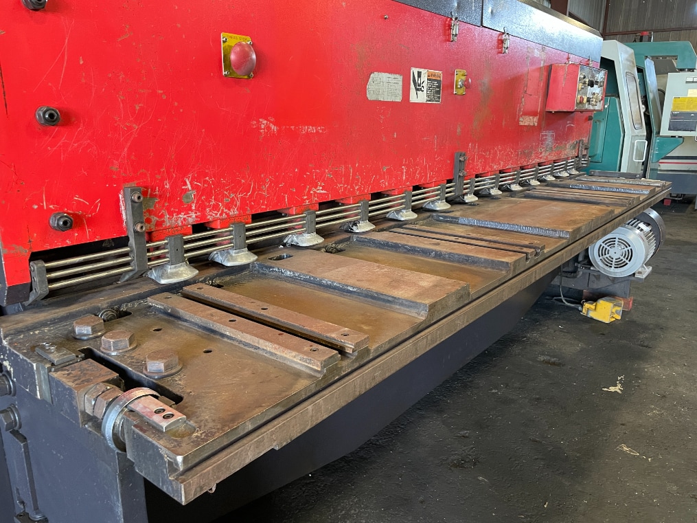 1/4" x 10' Amada M-3060 Mechanical Shear, 1992 - Available Immediately, Power Back Gauge, Squaring Arm - Image 3