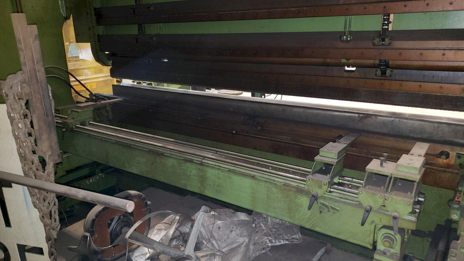 350 Ton x 13' GWP Press Brake, 1989 - Kentucky Rebuild Corp. Control - Tooling Included - Image 3