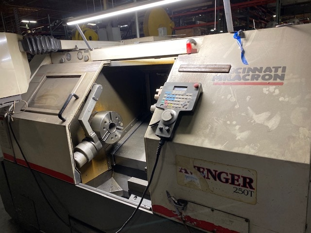 Cincinnati Milacron Avenger 250T CNC Lathe, 1997 - Chip Conveyor - Image 3