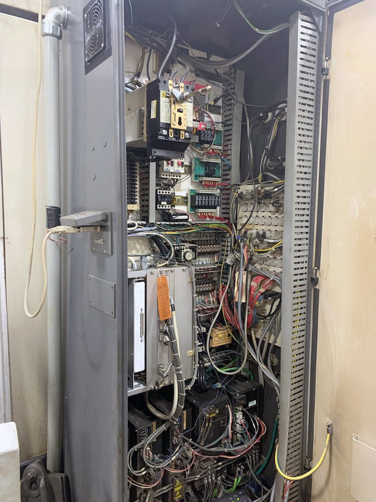 Cincinnati Milacron Sabre 1500, 1996- Acramatic 2100 Control, Conveyor, TSC - Image 3