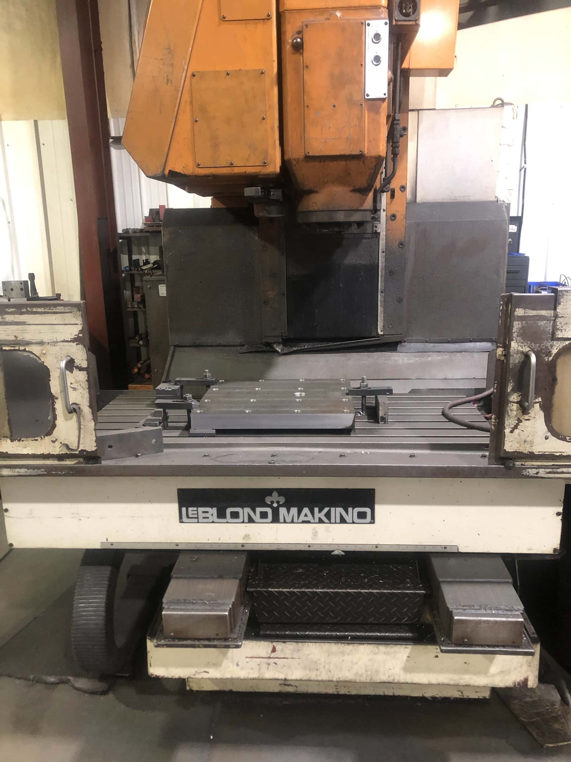 Makino FNC-106 CNC Vertical Machining Center - Image 3