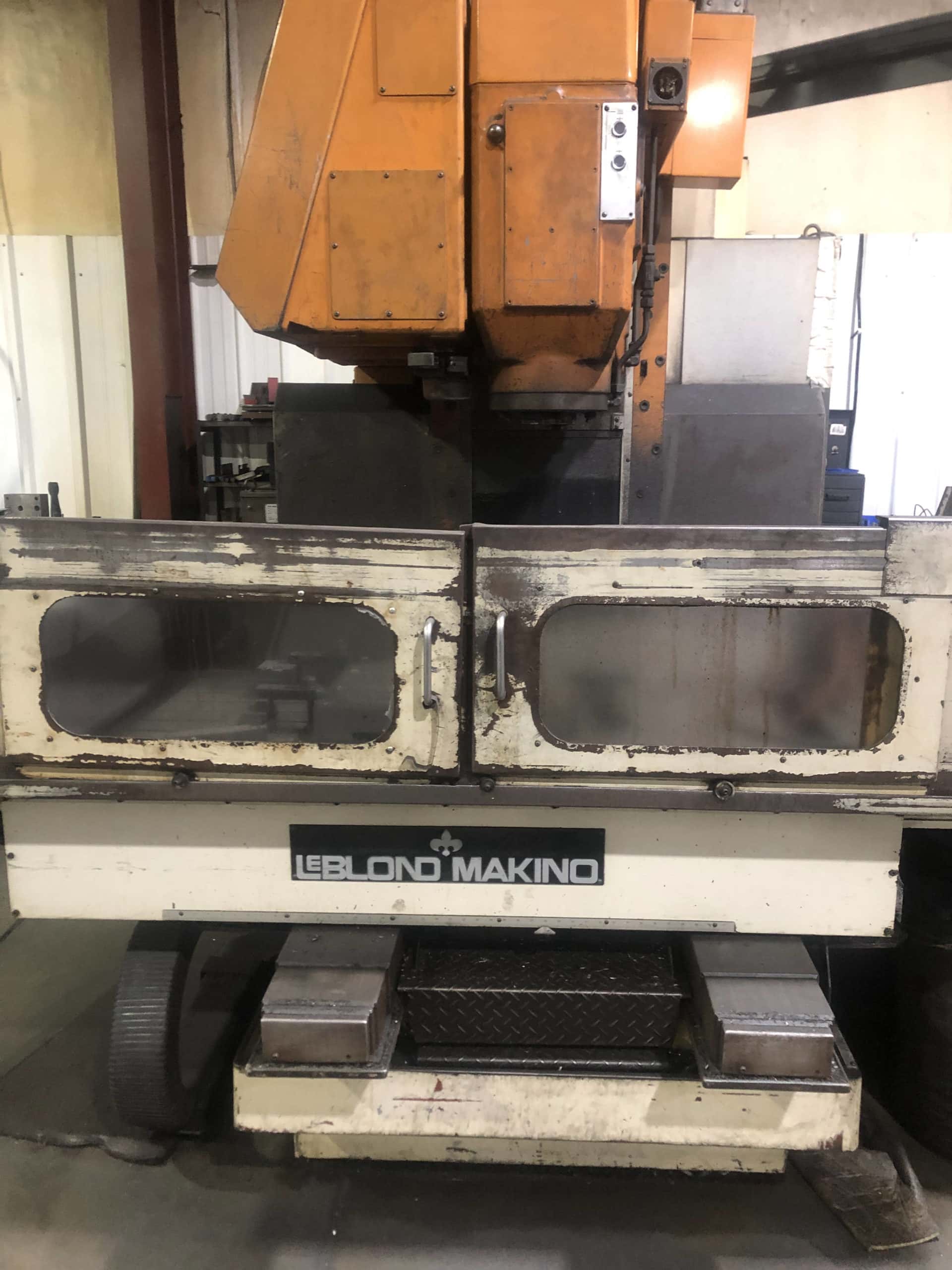 Makino FNC-106 CNC Vertical Machining Center - Image 4