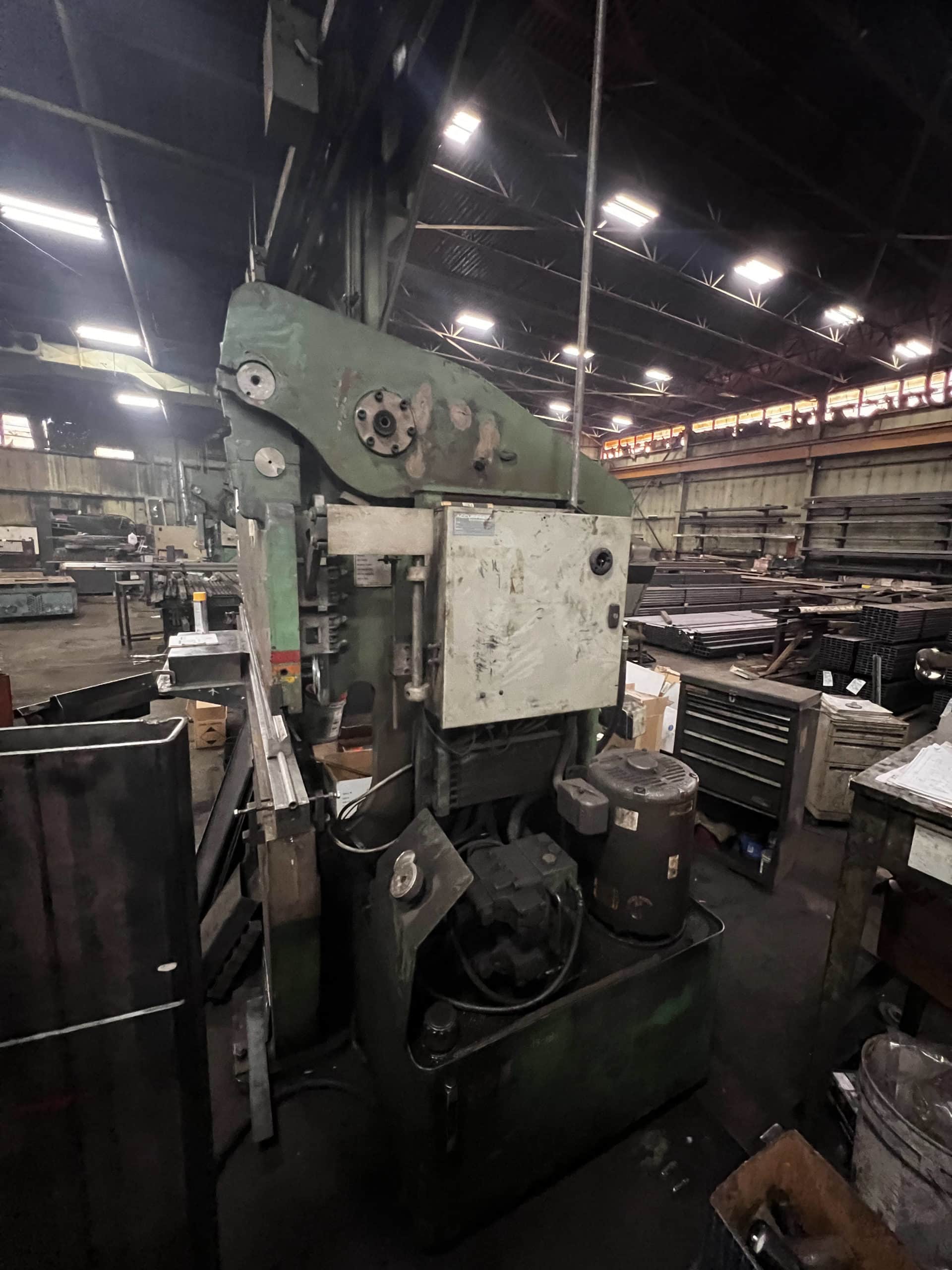 130 Ton x 12' Accurpress 713012 Press Brake, 1995 - Backgauge - Image 6