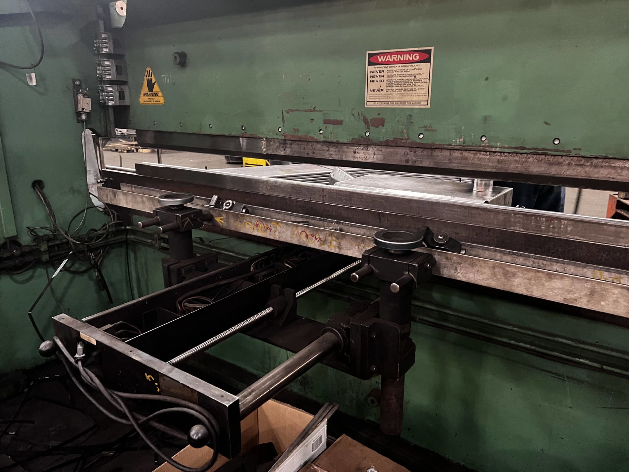130 Ton x 12' Accurpress 713012 Press Brake, 1995 - Backgauge - Image 4