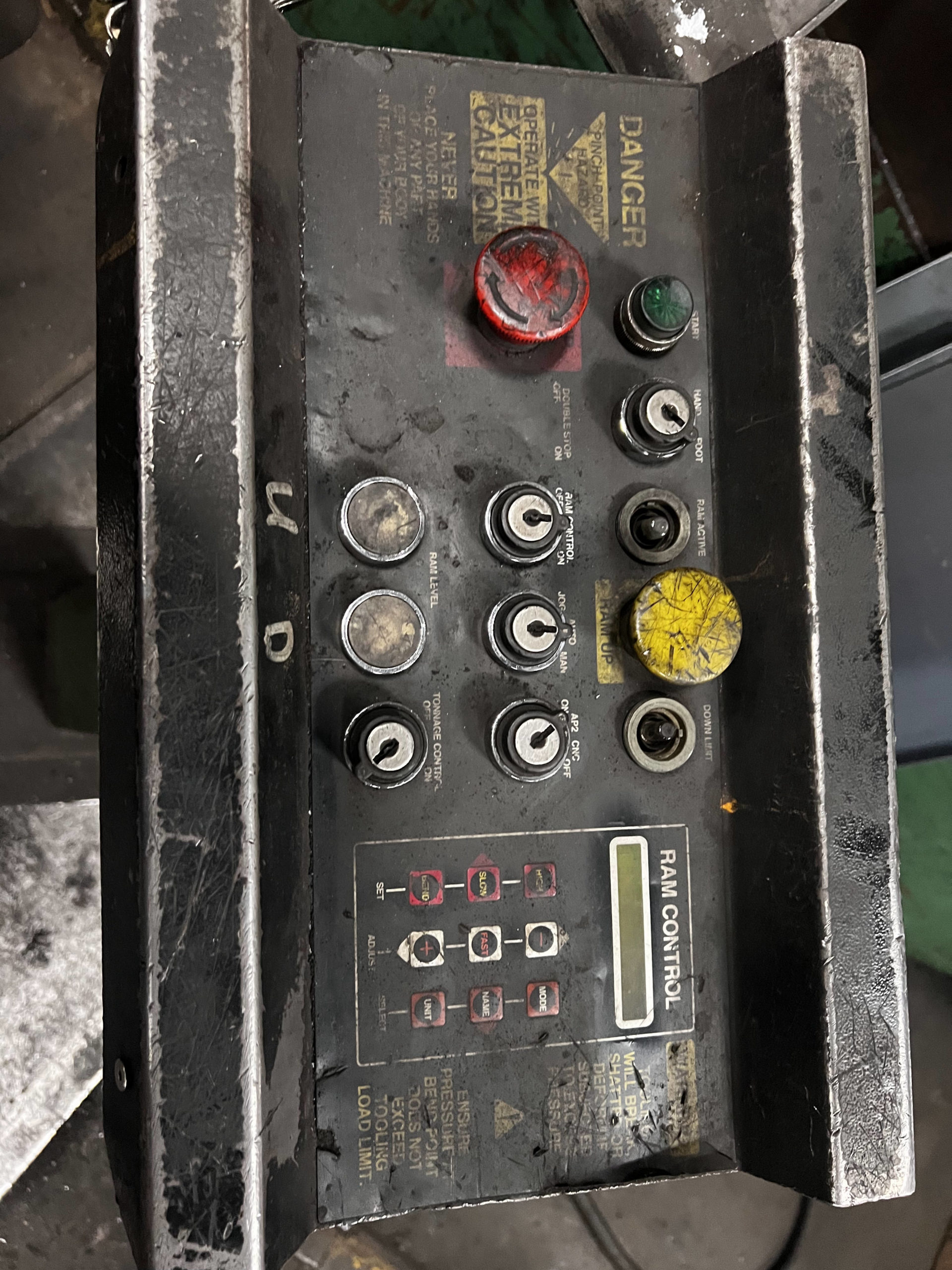 130 Ton x 12' Accurpress 713012 Press Brake, 1995 - Backgauge - Image 2